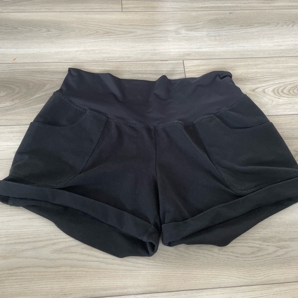 Liz Lange Maternity Black Casual Shorts Size Large - Picture 1 of 4